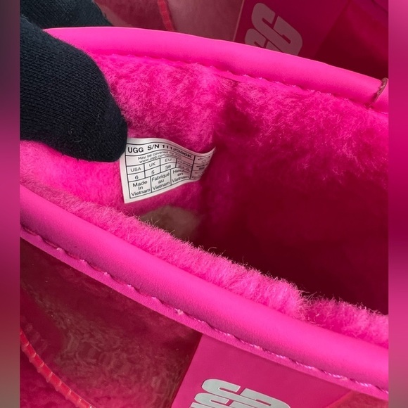 UGG Big Girl Size 6 Women’s Size 8 Classic Clear Mini Waterproof Ankle Boots - Picture 7 of 11